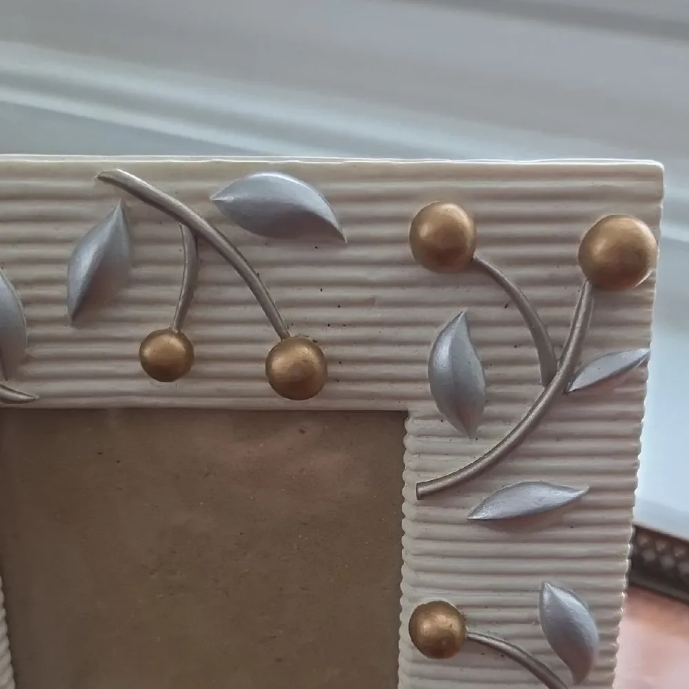 Elegant Cream and Gold Photo Frame